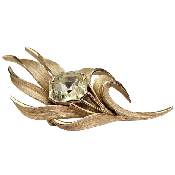 Trifari Crown Over T Gold Tone Jonquil Emerald Cut Rhinestone Brooch Signed L321 - Picture 3 of 7